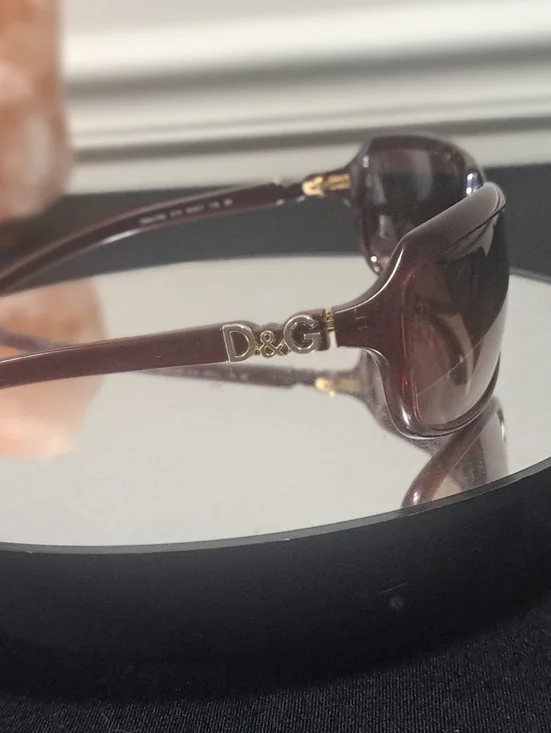 Dolce.& Gabbana Brown Gradient Sunglasses with Gold Logo & 2 Sunglass cases - Picture 4 of 13